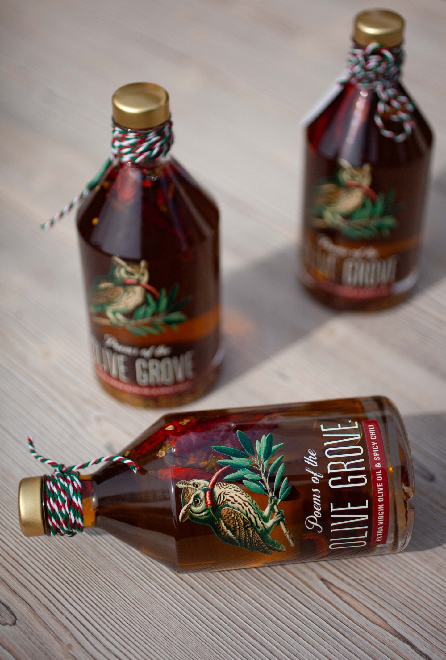 
                  
                    "Poems of the Olive Grove" - Chili Öl - Extra Virgin Olive Oil/ Natives Olivenöl Extra infused mit Chilischoten.,  0,5 Liter
                  
                